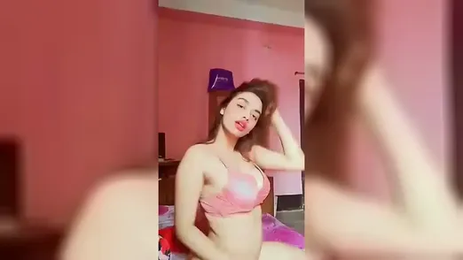 Sexy padosan hila gand aur dikhati chuchi viral mms mein bur chudai ki kahaani