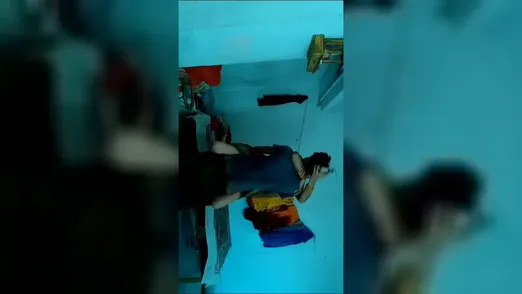 Desi bhabhi ko goad me utha kar bur chudai ka garam scene