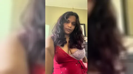 Aunty masaling big boobs and fingering chut in room