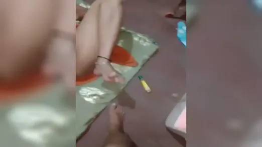 Hot aunty zameen par patak kar saree utha ke chudai ka scene