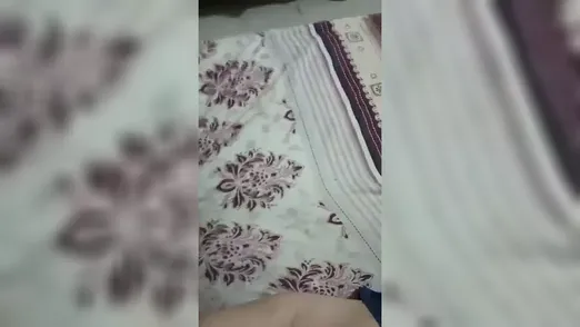 Hot desi bhabhi bed par nangi hokar lund se chudai karte mms scene