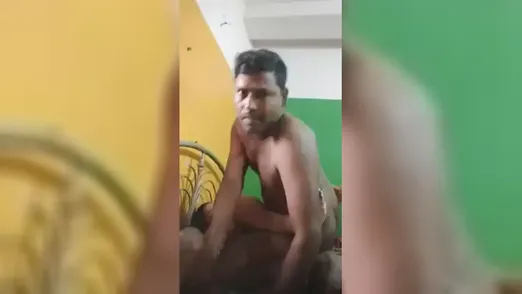 Sexy moti bhabhi ko room mein nanga karke bed par chudai karte huye